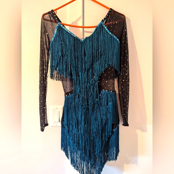 Dance costum - Picture 1 of 5